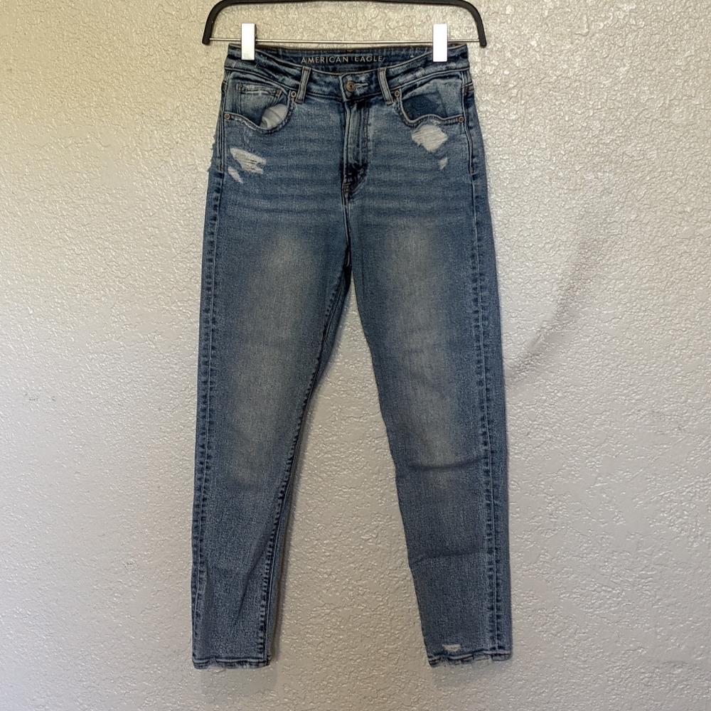 American Eagle Outfitters Women’s Faded Blue Skinny Jeans with Light Distressing